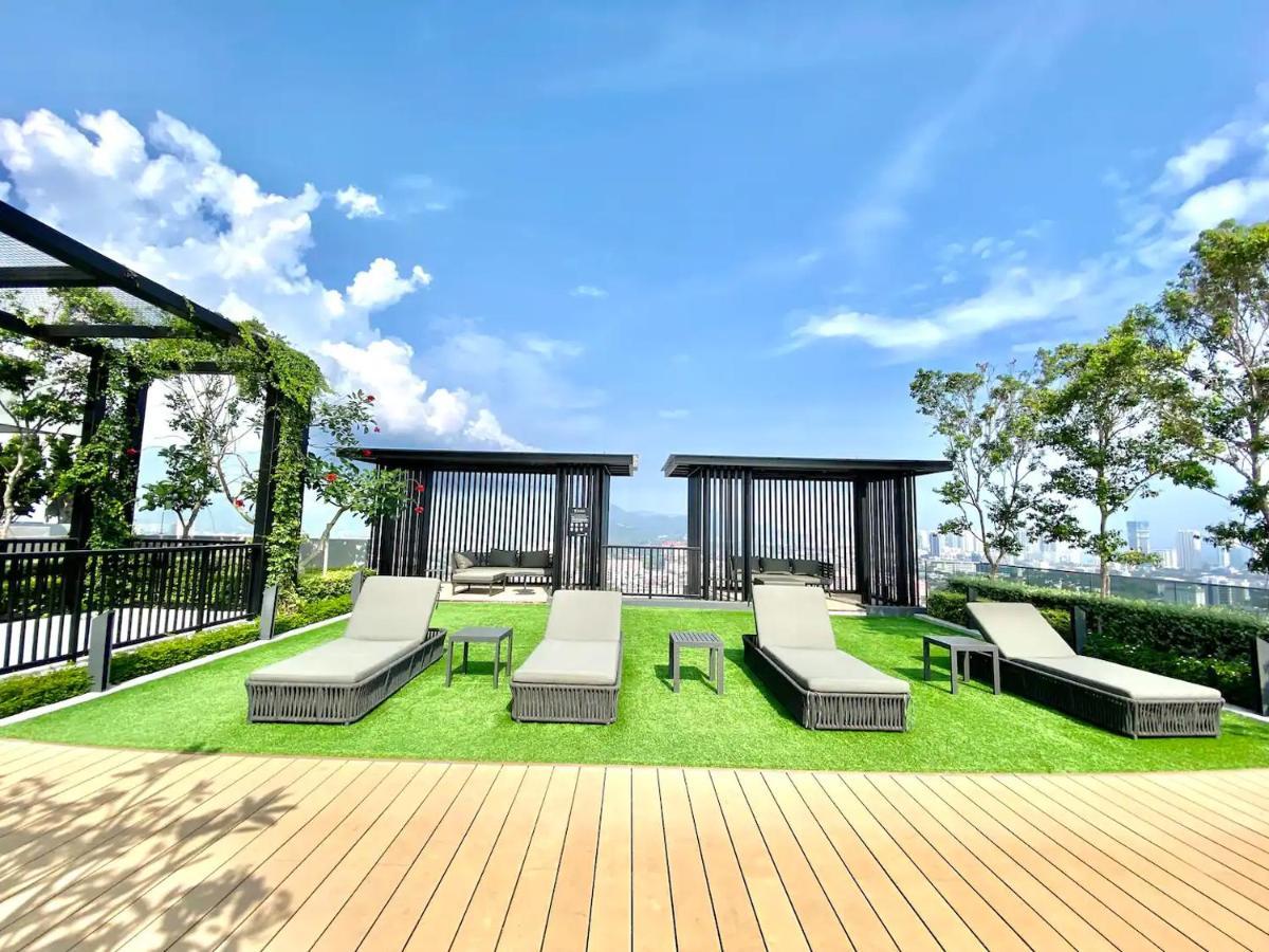 Rooftop Pool, Up To 8 Pax, 2 Bedrooms, 2 Bathrooms, 2 Car Parks By Star Pangsapuri Georgetown