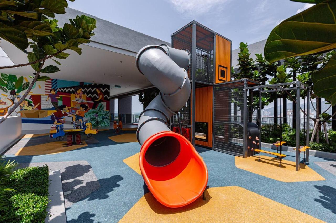 Rooftop Pool, Up To 8 Pax, 2 Bedrooms, 2 Bathrooms, 2 Car Parks By Star * Georgetown