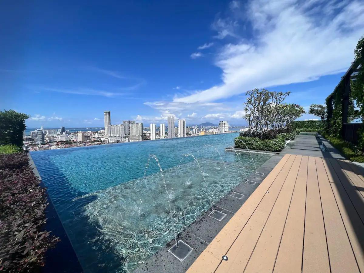 Rooftop Pool, Up To 8 Pax, 2 Bedrooms, 2 Bathrooms, 2 Car Parks By Star Georgetown