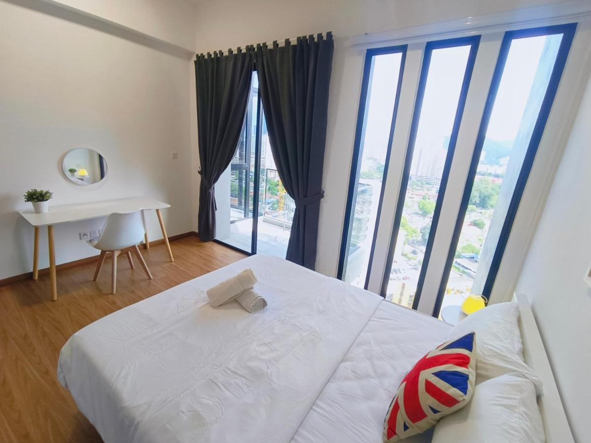 Rooftop Pool, Up To 8 Pax, 2 Bedrooms, 2 Bathrooms, 2 Car Parks By Star * Georgetown